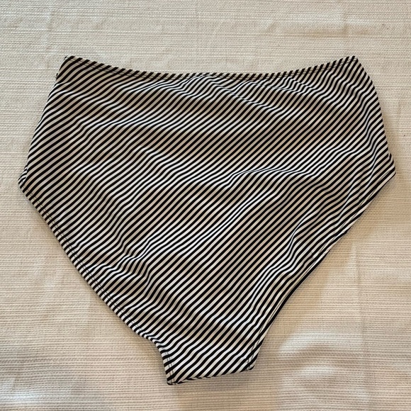 Cupshe high waisted black and white striped bikini bottoms with shirring NWT - Picture 3 of 6